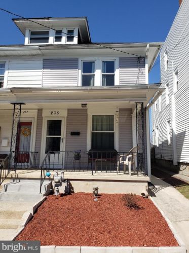 235 High St, Red Lion, PA 17356-1527