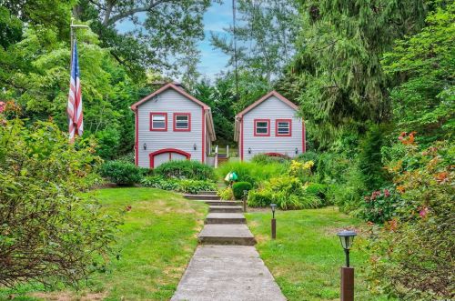 27 Carlisle Dr, Northport, NY 11768-1016