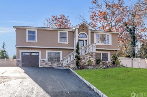 2 Hale Rd, East Brunswick, NJ 08816-2925