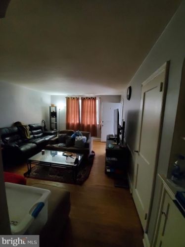 7233 Erdrick St, Philadelphia PA 19135-1014 exterior