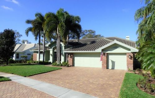 495 Old Oak Cir, Palm Harbor, FL 34683-5867