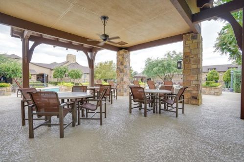 10825 Southerland Dr, Denton TX  76207-8683 exterior