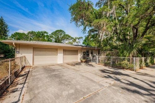 472 Pine St, Tarpon Springs, FL 34689-4006