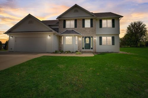 280 Pinnacle Dr, Lake Mills, WI 53551-2002
