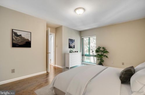 6141 Leesburg Pike, Falls Church VA  22041-2182 exterior