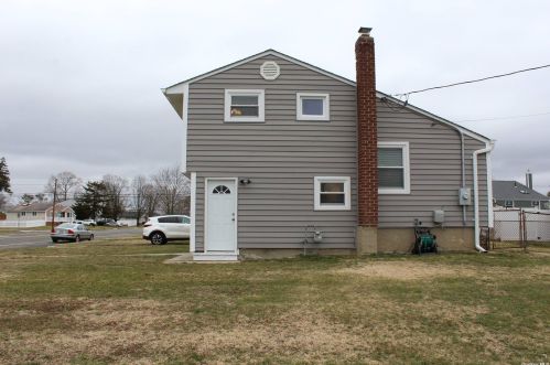 356 Lake Ave, Deer Park, NY 11729-4036