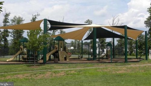 9283 Alvyn Lake Cir, Bristow VA  20136-6149 exterior