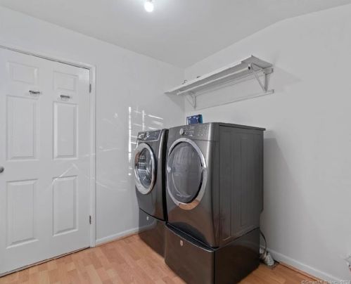 21 Greenwich Way, Milford CT  06460-7108 exterior