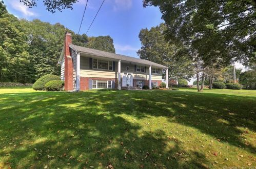 21 Edinburg Ln, Bridgeport, CT 06611-1004