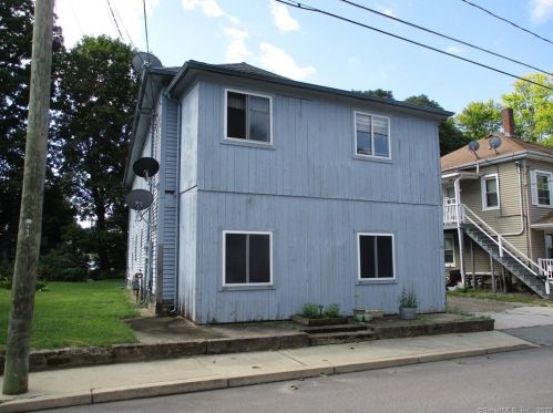 62 Battey St, Putnam, CT 06260-1214