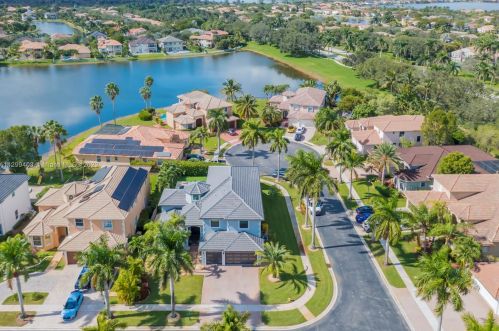 3000 189th Ter, Hollywood, FL 33029-5861