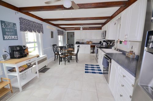 85 Broadway, Derry NH  03038-2019 exterior