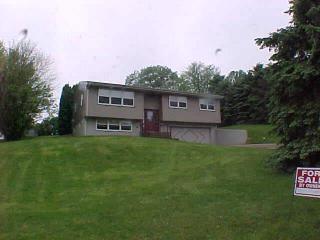 738 Kennedy Ct, Dubuque, IA 52001-8862