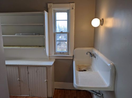 2825 Richards St, Milwaukee, WI 53212-2439