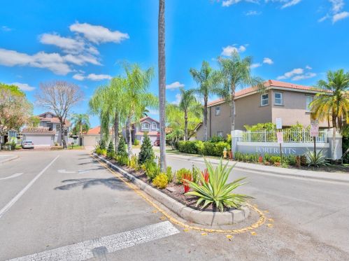 348 107th Ave, Hollywood FL  33026-4068 exterior