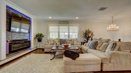 2031 Riviera Pkwy, Point Pleasant Beach NJ  08742-4952 exterior