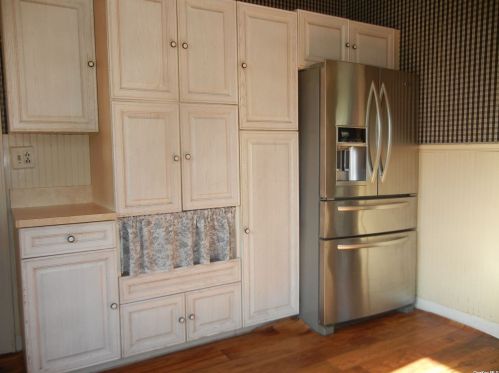 195 Oak St, Amityville, NY 11701-3019