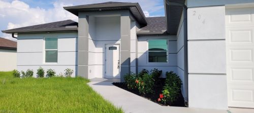 2042 16th Ter, Cape Coral, FL 33993-5818