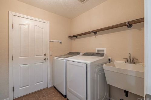 42522 15 St, Lancaster CA 93534-6212 exterior