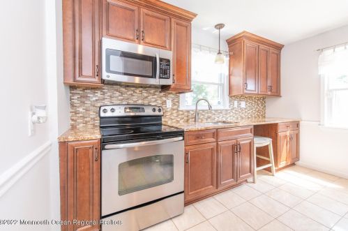 14 Schiverea Ave, East Freehold NJ  07728-1825 exterior