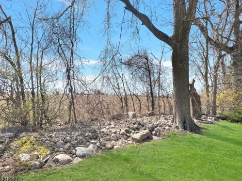 11 Morningside Dr, Belvidere NJ  07823-2910 exterior