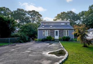 292 Dare Rd, Selden, NY 11784-1419