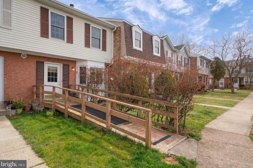 3433 Castle Hill Dr, Woodbridge, VA 22193-5318