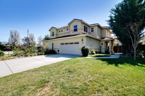 110 Tarragon Ave, Morgan Hill, CA 95037-2523