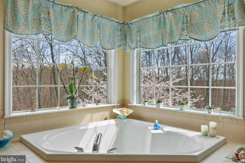 15 Lackawanna Ln, Falling Waters WV  25419-9402 exterior