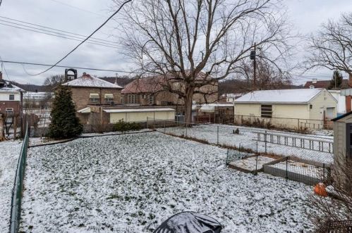 629 Maplewood Ave, Ambridge PA 15003-2415 exterior