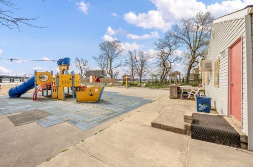 4400 Locust Point Dr, Bronx NY  10465-4038 exterior