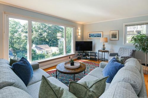 24 Chadwick Rd, White Plains, NY 10604-1850