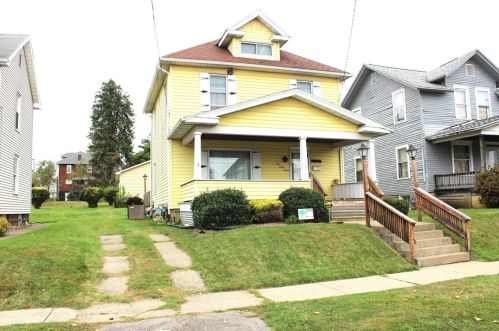 1047 Adams St, New Castle, PA 16101-4301