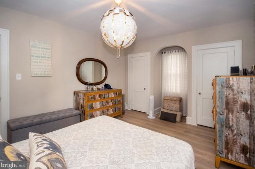 221 Kings Hwy, Camden NJ  08106-1616 exterior