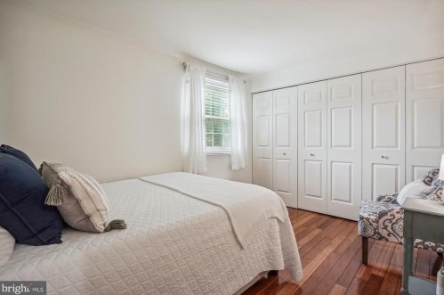 8518 Blue Rock Ln, Lorton VA  22079-3062 exterior