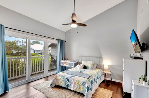 10440 Jupiter Narrows Dr, Hobe Sound FL 33455-3254 exterior