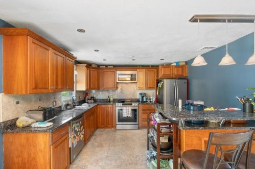3 Lee Ave, Providence, RI 02904-4012