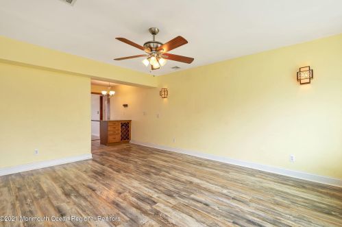 1 Cedar Ave, Hazlet, NJ 07730-2110