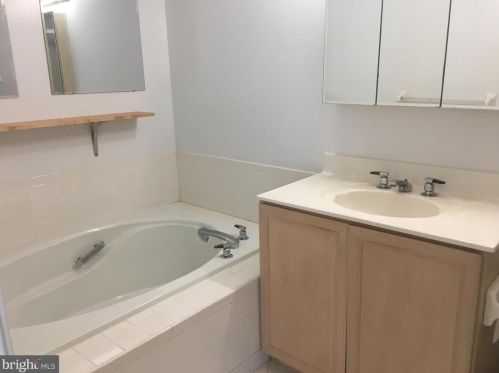 36 Ketley Pl, Princeton NJ  08540-6323 exterior