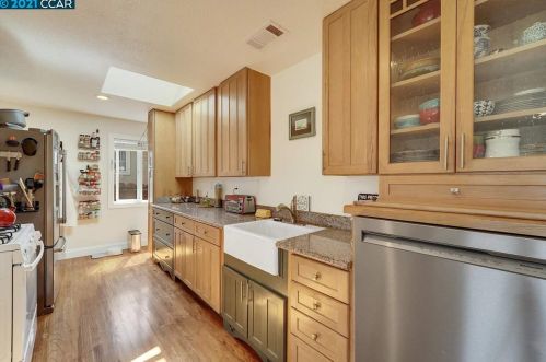 2854 Mcbryde Ave, Richmond CA  94804-1247 exterior