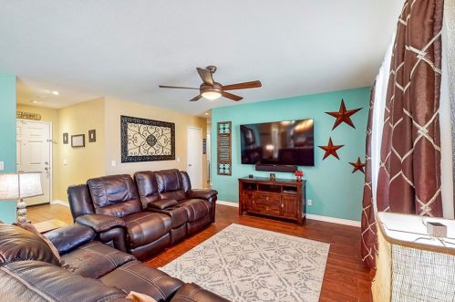 43123 Fleetwood Dr, Lancaster CA 93535-5213 exterior