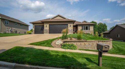 3017 White Oak Ln, Eau Claire, WI 54703-6411