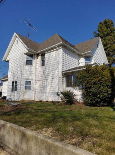 106 Division St, Dodgeville, WI 53533-1544