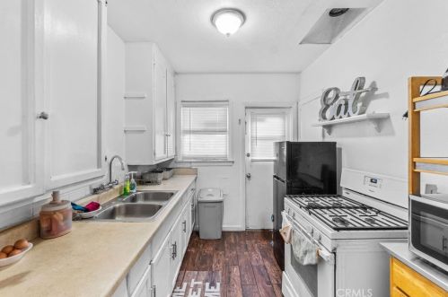 4213 Pepperwood Ave, Long Beach CA  90808-1072 exterior