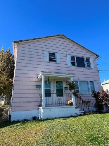 133 Gurdon St, Bridgeport CT  06606-5031 exterior