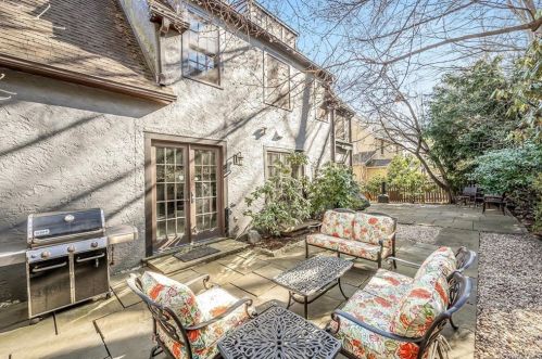 132 Aqueduct Dr, Scarsdale, NY 10583-2706