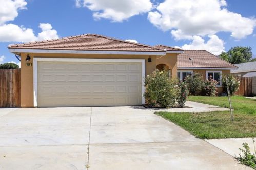 654 12th St, Beaumont, CA 92223-1941