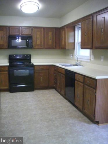 9017 Armendown Dr, Springfield VA  22152-2138 exterior