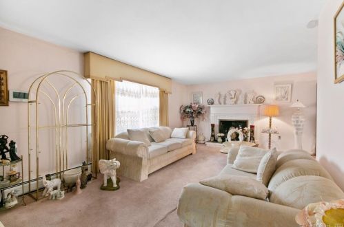 35 Hampton Ln, Bloomfield, CT 06002-1324