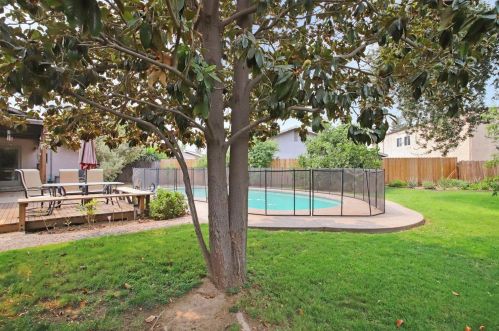 529 Cheri Ct, Ripon CA  95366-2805 exterior